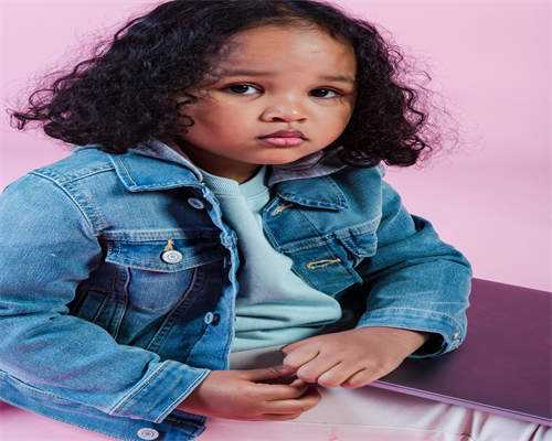 35岁巧克力囊肿前往泰国做第三代试管婴儿成功生下2斤男孩